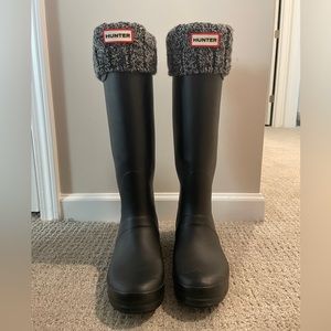 Size 9 Black Hunter Tall Rain Boots with Waffle Cuff Tall Boot Sock